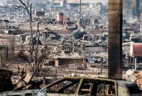 آتش سوزی در کالیفرنیا هزاران تن را آواره و صدها خانه را ویران کرد