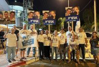 اعتراض صهیونیست‌ها به وزیر جنگ تل‌آویو برای آزادی اسیران خود