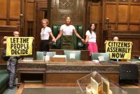 اعتراض فعالان زیست‌ محیطی در داخل ساختمان پارلمان انگلیس