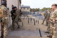 انگلیس درخاک خود به شهروندان اوکراینی آموزش نظامی می دهد