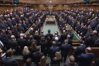برگزاری جلسه ویژه پارلمان انگلیس، تعلیق اعتراضات مدنی و مسابقات لیگ برتر در سایه مرگ ملکه