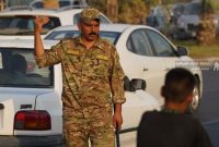 تصاویر| نظامیان عراقی در خدمت زائران اربعین امام حسین