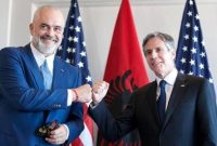 دولت آلبانی گوش به فرمان واشنگتن