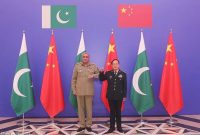 دیدار وزیر دفاع چین و فرمانده ارتش پاکستان و گفت و گو درباره مسائل جهانی و منطقه‌ای