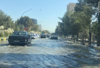 شکستگی لوله اصلی آب در کرمان باعث آبگرفتگی خیابان‌ها شد