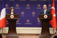 وزیر خارجه ترکیه اظهارات مکرون در الجزایر را “تاسف بار” خواند