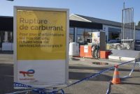 تداوم اعتصاب کارکنان توتال؛ اختلال در فعالیت ۳۰ درصد از پمپ بنزین‌های فرانسه