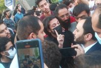 حضور سخنگوی دولت در جمع دانشجویان معترض دانشگاه علامه