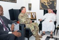 دیدار فرمانده سنتکام با مقام قطری با محوریت همکاری نظامی