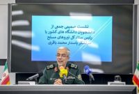 سرلشکر باقری: دانشجو نباید دچار سیاست‌زدگی و حزب‌گرایی شود