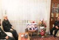 سرلشکر سلامی با خانواده شهیدان پوریا احمدی و سلمان امیراحمدی دیدار کرد