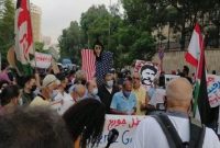 لبنانی‌ها مقابل سفارت فرانسه تجمع کردند+عکس