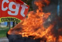 هراس از اعتصاب / دولت فرانسه دست به دامان کارگران شد