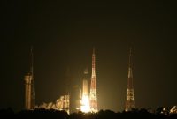 هند موشک حامل ۳۶ ماهواره اینترنتی را با موفقیت پرتاب کرد