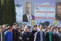 آموزش مقابله با حملات شیمیایی و شلیک با «کلاشینکف» در مدارس روسیه