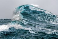 ارتفاع موج در دریای خزر به سه متر می‌رسد