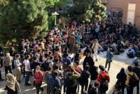 برخی دانشجویان اغتشاشگر، عدم همراهی مردم با اغتشاشگران را باور نمی‌کنند