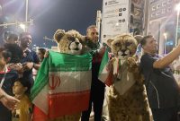 جشن ایرانی‌ها در مرکز دوحه پس از برتری مقابل ولز