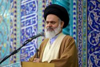 خطیب جمعه قم: ملت ایران دست در دست بیگانگان نخواهد داد 