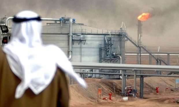 رویترز: عربستان مجبور به کاهش قیمت نفت می شود