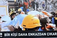 یک زن با گذشت یک هفته از زلزله زنده از زیر آوار نجات یافت+فیلم یک زن با گذشت یک هفته از زلزله زنده از زیر آوار نجات یافت+فیلم