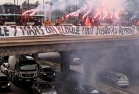«پاریس» و «لیون» صحنه درگیری پلیس با معترضان به دولت ماکرون +فیلم «پاریس» و «لیون» صحنه درگیری پلیس با معترضان به دولت ماکرون +فیلم