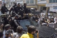 آتش زدن اقامتگاه شخصی نخست وزیر پاکستان توسط حامیان «عمران خان»