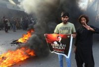 آشوب در پاکستان؛ حمله هواداران عمران خان به پادگان‌ها و مراکز نظامی
