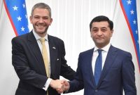 تقدیم استوارنامه سفیر انگلیس به وزیر خارجه ازبکستان تقدیم استوارنامه سفیر انگلیس به وزیر خارجه ازبکستان