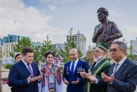 تندیس بوعلی سینا در «آستانه» قزاقستان رونمایی شد
