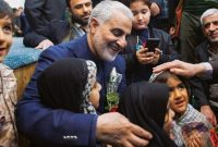 نوربالا| حاج قاسم: از مادران شهدا امضا گرفتی؟ خیلی نامردی! نوربالا| حاج قاسم: از مادران شهدا امضا گرفتی؟ خیلی نامردی!