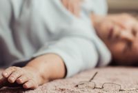 کُما چیست و به چه دلایلی رخ میدهد؟ کُما چیست و به چه دلایلی رخ میدهد؟