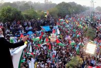 فریاد «مرگ بر اسرائیل» و «فلسطین آزاد خواهد شد» ده‌ها هزار پاکستانی در «لاهور»