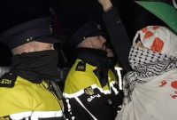 تظاهرات ایرلندی‌های حامی فلسطین مقابل اقامتگاه سفیر آمریکا